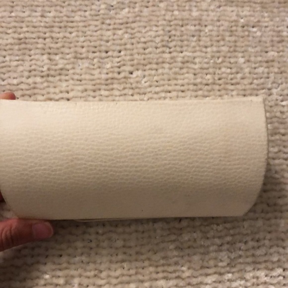 Barely worn authentic Michael Kors sunglasses - Picture 12 of 12